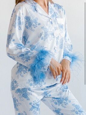 BON VIVIANN French Floral Ostrich Pajamas Size Medium